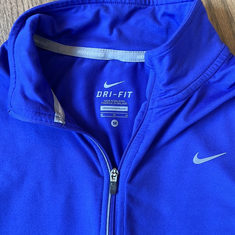 Nike dri-fit top - Picture 2 of 3